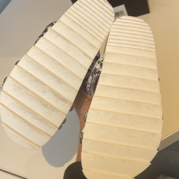 J Slides sandals 6M - NWT - Picture 4 of 6